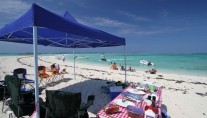 Yacht LOOSE ENDS -  BBQ at the Beach